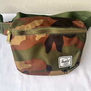 Herschel | Camo Print Crossbody Bag